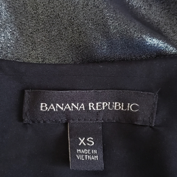 Banana Republic Ruffle Top - Picture 3 of 4